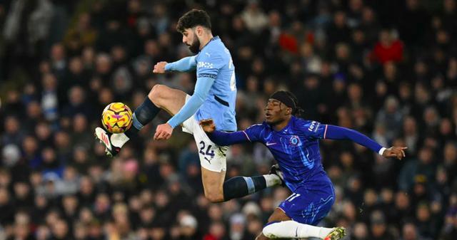 关于尤文轻取曼城，马尔基尼奥斯完成帽子戏法的信息