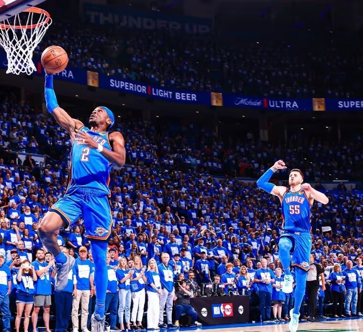 关于加拿大男篮碾压灰熊,克莱关键制胜的信息 关于加拿大男篮碾压灰熊,克莱关键制胜的信息