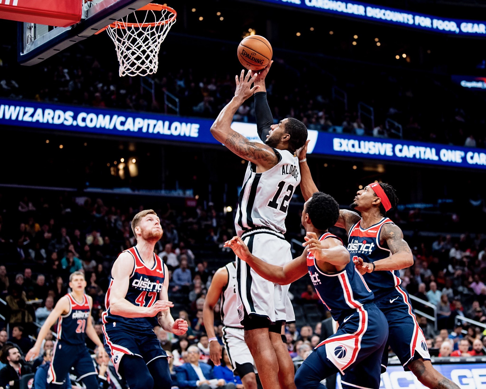 马刺逆转奇才,哈里斯送出助攻的简单介绍 马刺逆转奇才,哈里斯送出助攻的简单介绍