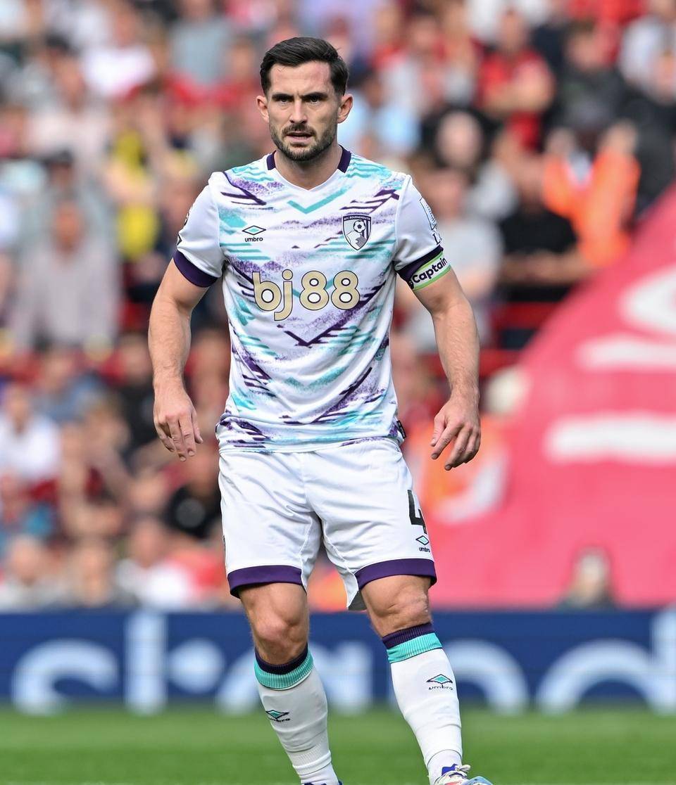 南安普顿客场大比分输球,队内危机不容忽视的简单介绍 南安普顿客场大比分输球,队内危机不容忽视的简单介绍