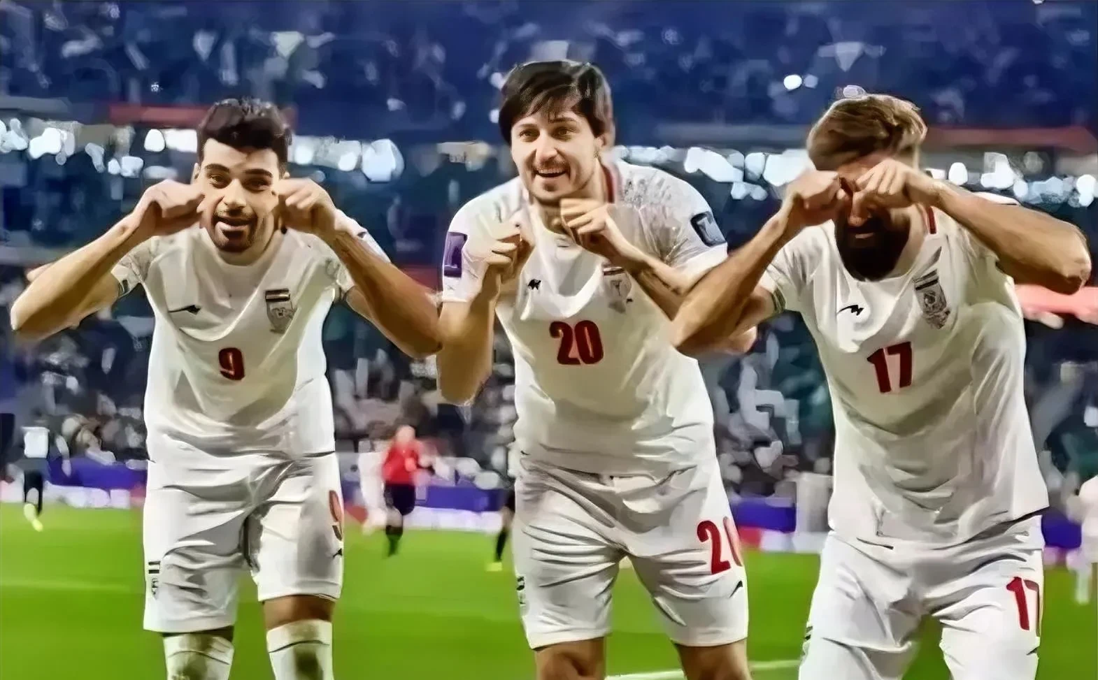 伊朗球队实现逆袭，晋级淘汰赛阶段的简单介绍