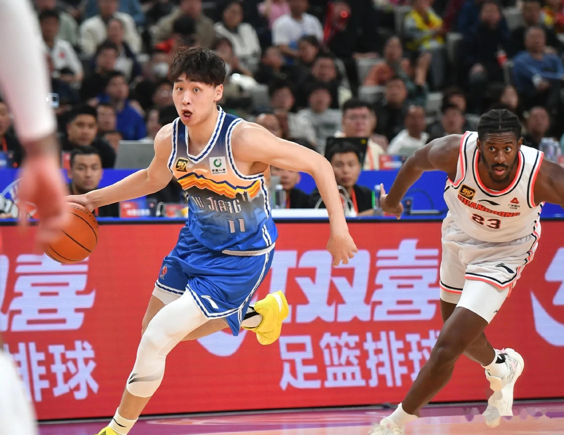 新疆主场大胜,外援组合再度爆发的简单介绍 新疆主场大胜,外援组合再度爆发的简单介绍