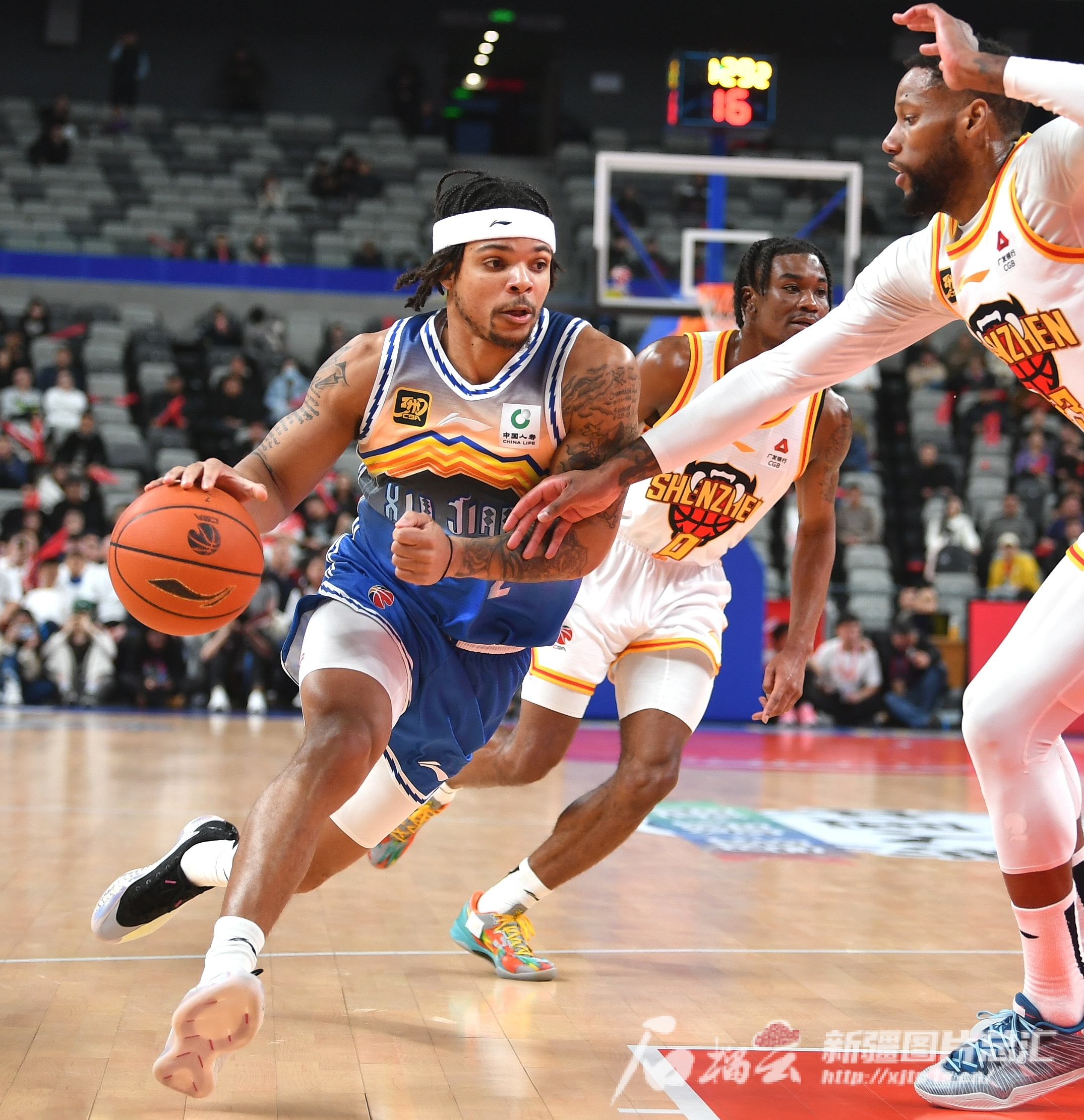 新疆主场大胜,外援组合再度爆发的简单介绍 新疆主场大胜,外援组合再度爆发的简单介绍