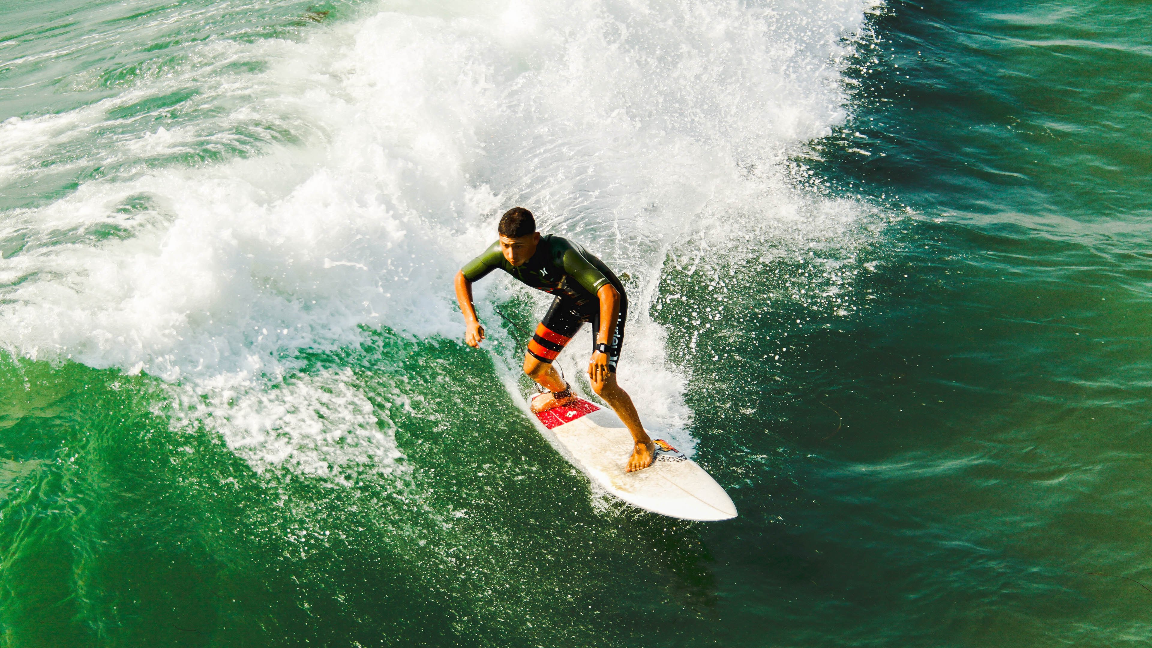 孔德铁血布阵，莱比锡红牛鏖战破拜仁霸权