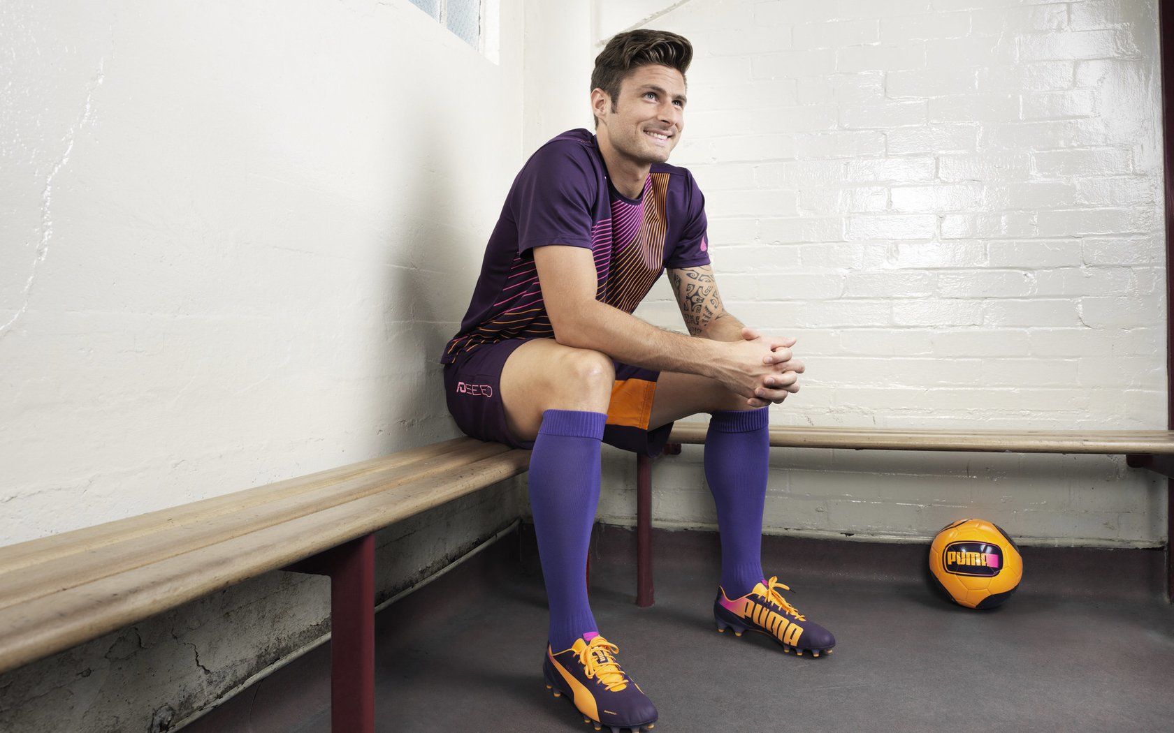 逆转之夜的灵魂之火，当门迪点燃赛场，英格兰在曼联的废墟上重生